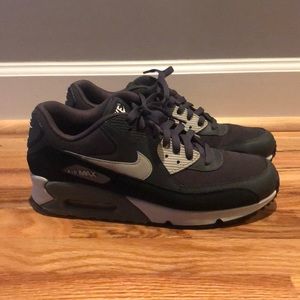 Men’s Nike AirMax size 10. Perfect condition!